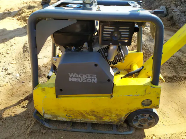 Виброплита Wacker Neuson для уплотнения основания - фото 1