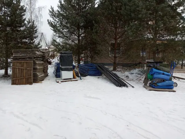 Леса и оборудование, собранные после завершения работ